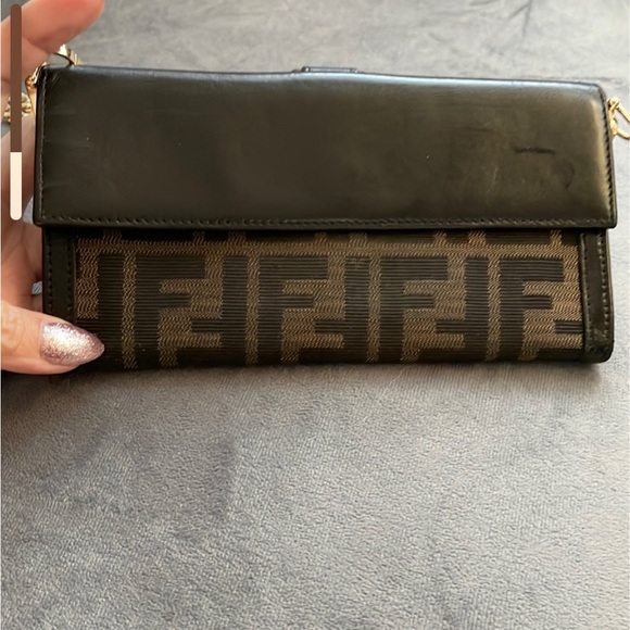 Fendi Wallet on Chain - Picture 3 of 14
